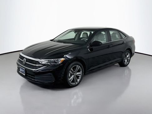 Certified 2023 Volkswagen Jetta SE w/ Panoramic Sunroof Package FWD image 1