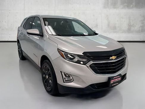 Used 2018 Chevrolet Equinox LT image 3