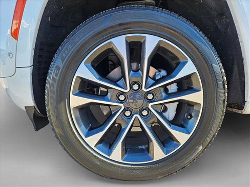 Used 2022 Jeep Grand Cherokee Overland w/ Luxury Tech Group IV image 23