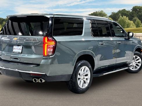Used 2023 Chevrolet Suburban Premier image 11
