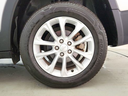 Used 2020 Jeep Cherokee Latitude image 28