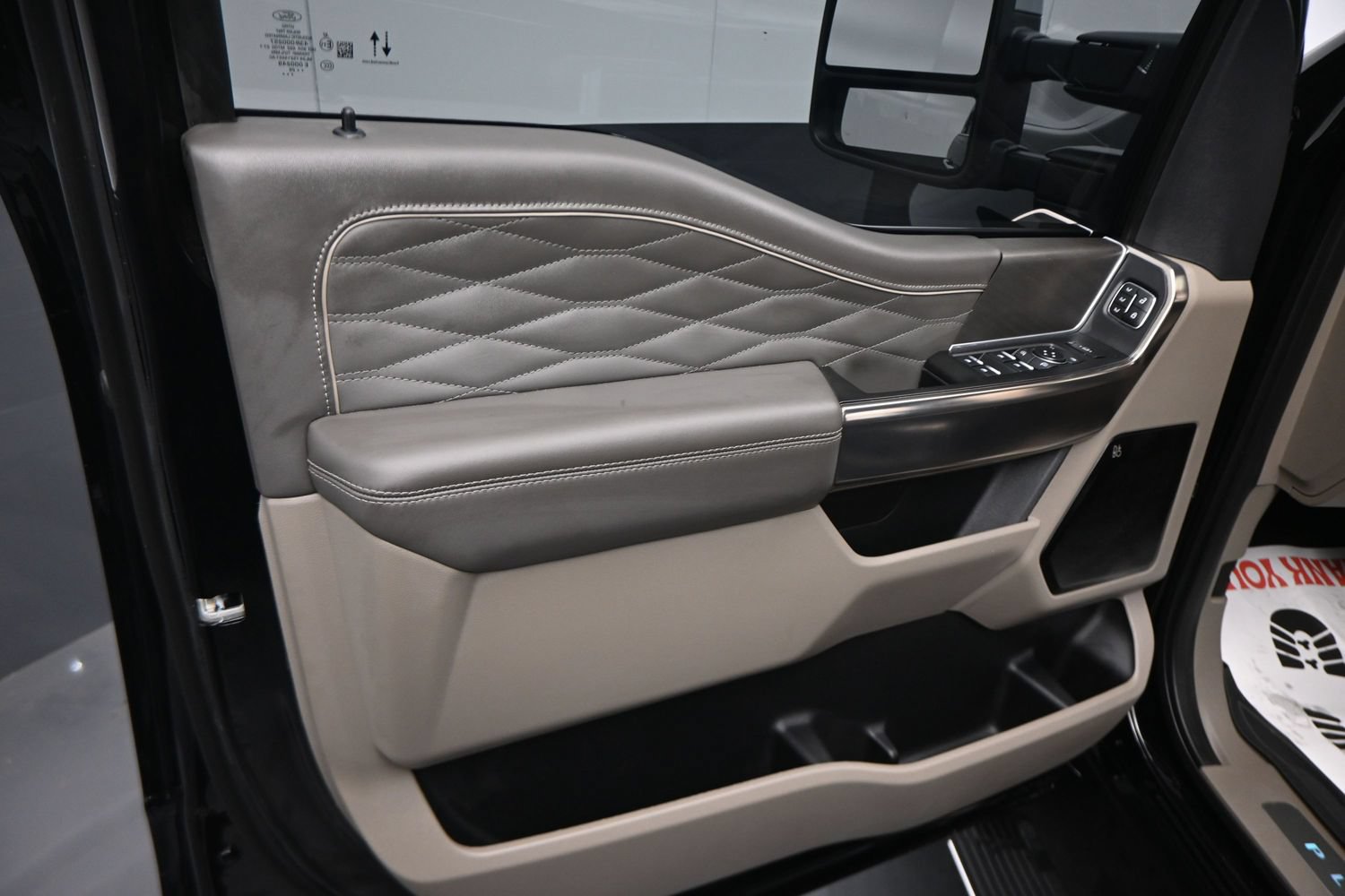Used 2026 Ford F250 Platinum w/ Platinum Plus Package AWD/4WD image 2