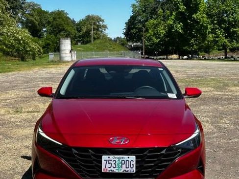 Certified 2023 Hyundai Elantra SE FWD image 3