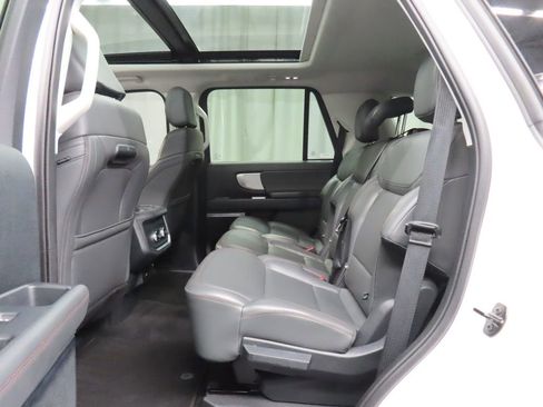 Used 2025 Ford Expedition Active image 11