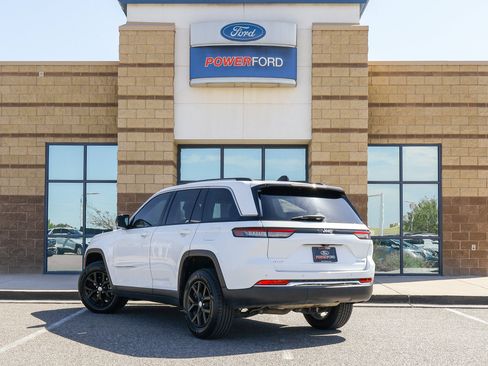 Used 2023 Jeep Grand Cherokee Limited AWD/4WD image 8