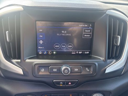 Used 2023 GMC Terrain SLE image 17