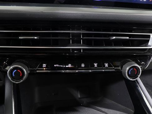 Used 2024 Chevrolet Traverse LT w/ LPO, Floor Liner Package image 9