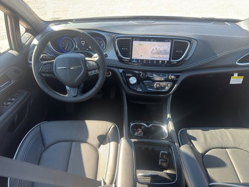 New 2026 Chrysler Pacifica Limited w/ S Appearance Package image 11