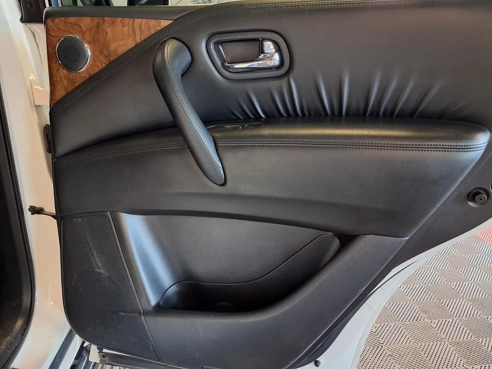 Used 2023 Nissan Armada SL w/ Captain's Chairs Package AWD/4WD image 11