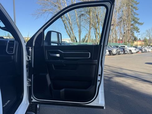 Used 2024 RAM 2500 Big Horn image 17