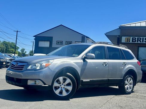 Used 2010 Subaru Outback 2.5i Premium AWD/4WD image 2