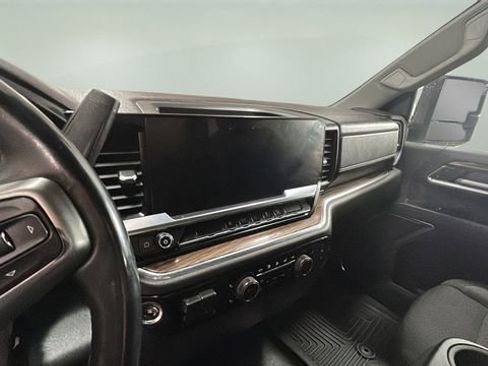 Used 2024 Chevrolet Silverado 3500 LT w/ Convenience Package image 9