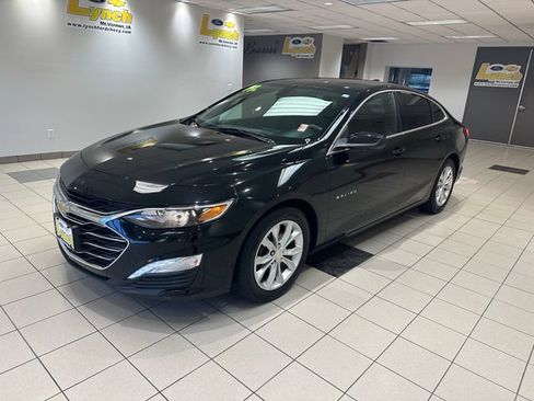 Used 2019 Chevrolet Malibu LT FWD image 2