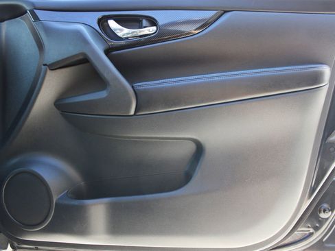 Used 2018 Nissan Rogue SL image 8