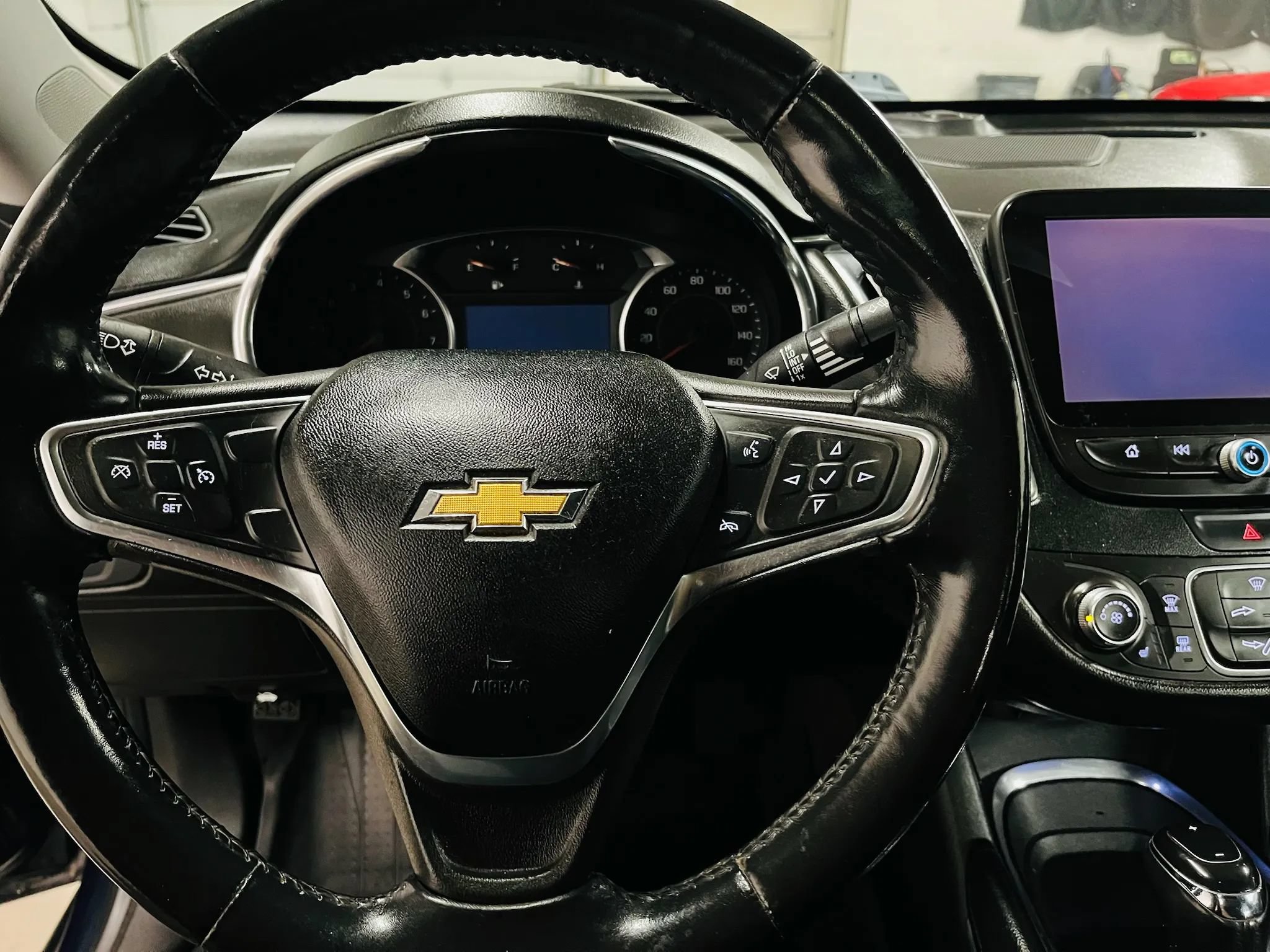 Used 2018 Chevrolet Malibu LT w/ Leather Package FWD image 16