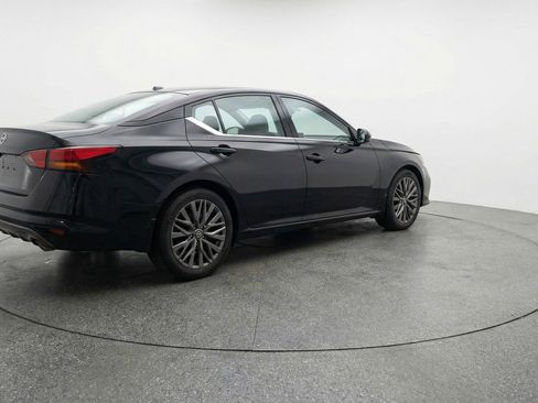 Used 2025 Nissan Altima 2.5 SV FWD image 7