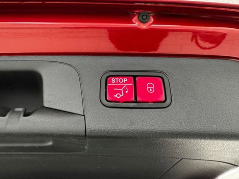 Used 2020 Mercedes-Benz GLC 300 4MATIC image 37