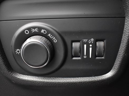 Used 2022 Jeep Grand Cherokee L Laredo w/ Luxury Tech Group I image 15