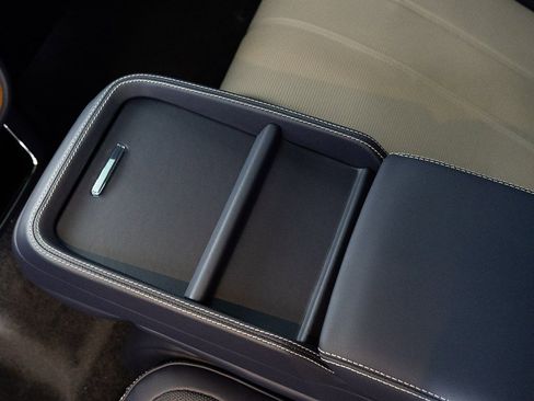 Certified 2025 Bentley Bentayga image 26