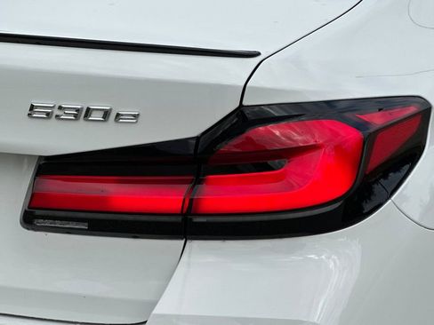 Used 2023 BMW 530e w/ M Sport Package image 32