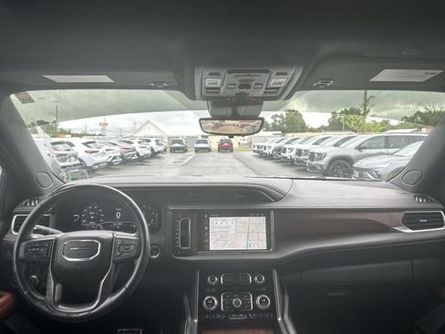 Used 2023 GMC Yukon Denali Ultimate AWD/4WD image 10