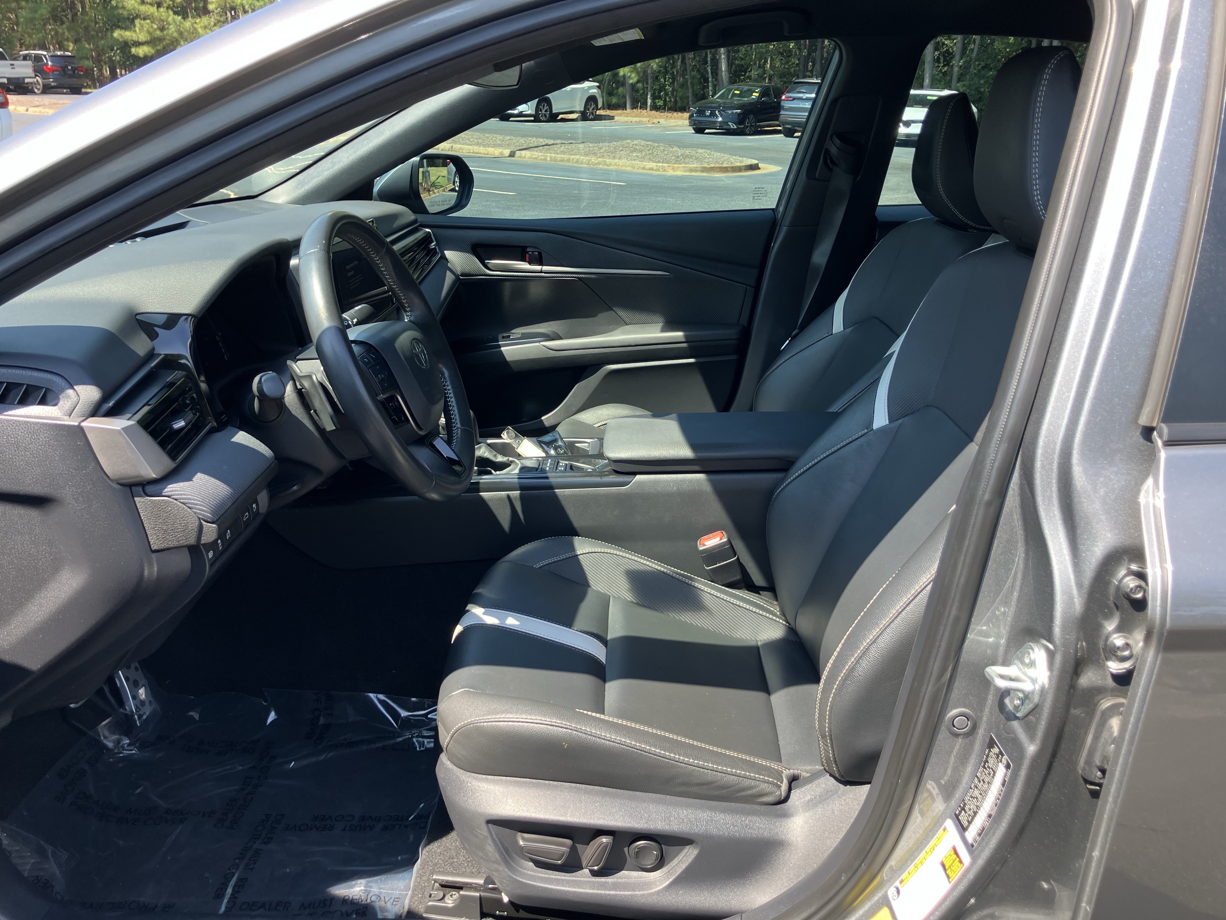Used 2025 Toyota Camry SE FWD image 16