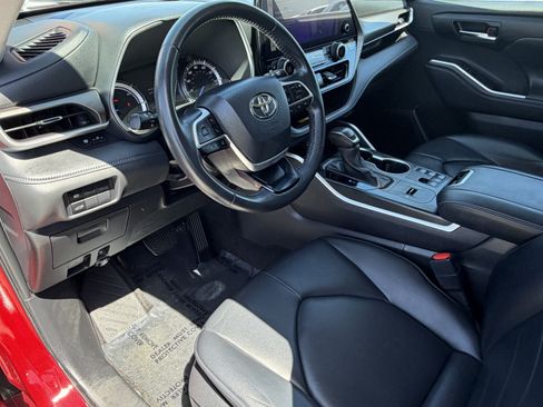 Certified 2024 Toyota Highlander XLE AWD/4WD image 26