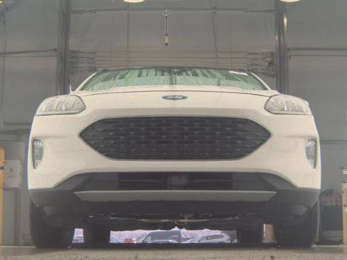 Used 2020 Ford Escape SEL image 3