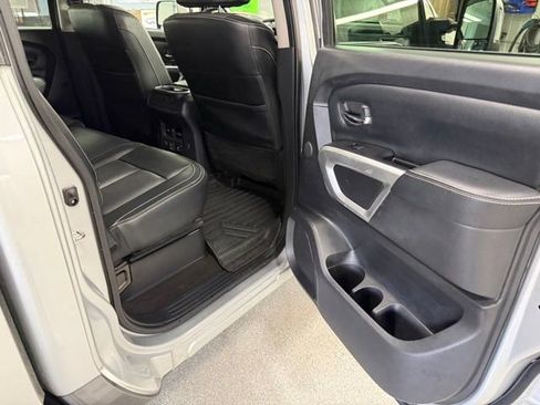 Used 2019 Nissan Titan PRO-4X w/ Pro-4x Convenience Package AWD/4WD image 19