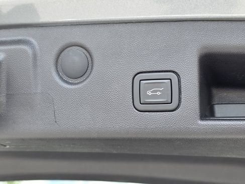 Used 2024 Chevrolet Equinox LT FWD image 13