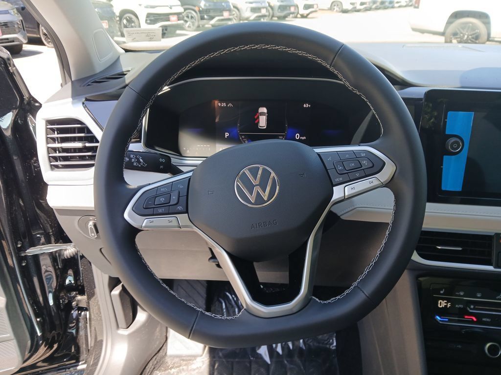 New 2026 Volkswagen Taos SE AWD/4WD image 14