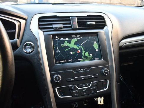 Used 2019 Ford Fusion SE image 22