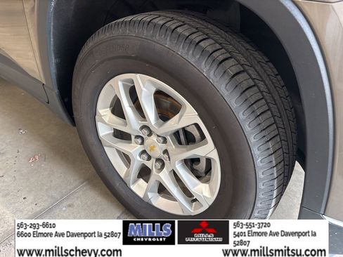 Used 2020 Chevrolet Traverse LT image 18