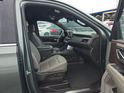 Used 2024 Chevrolet Suburban LT image 8