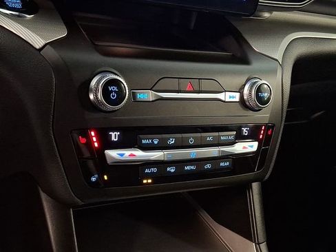 Used 2020 Ford Explorer XLT w/ Comfort Package image 16