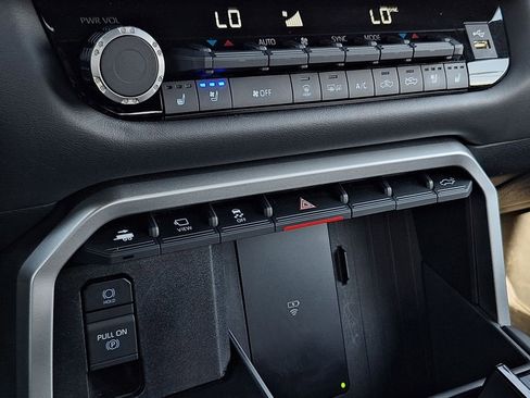 Used 2025 Toyota Tundra Platinum image 22