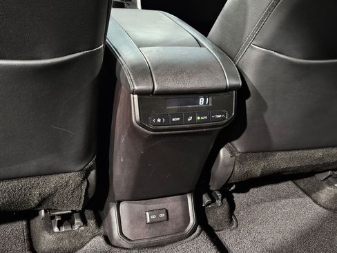 Used 2024 Toyota Highlander XLE image 37