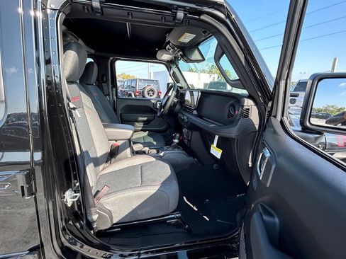 Used 2024 Jeep Wrangler Unlimited Rubicon AWD/4WD image 18