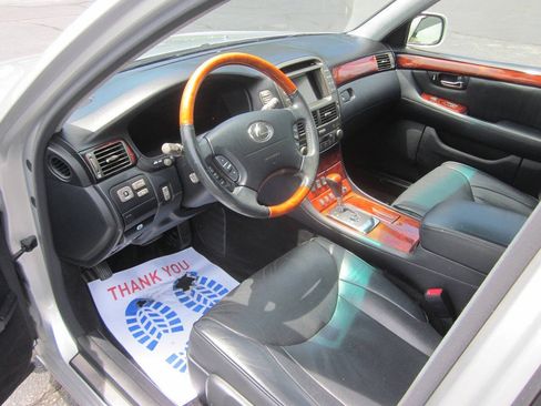 Used 2004 Lexus LS 430 RWD image 9
