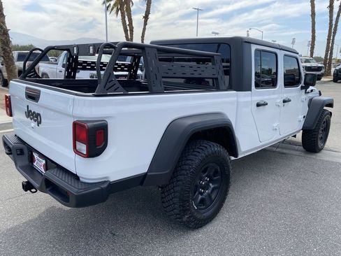 Used 2024 Jeep Gladiator Sport AWD/4WD image 38