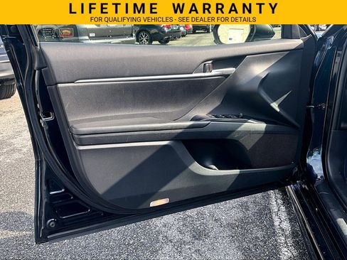 Used 2018 Toyota Camry SE FWD image 19