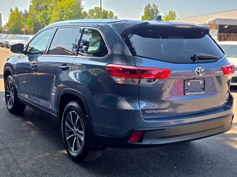Used 2019 Toyota Highlander XLE AWD/4WD image 7