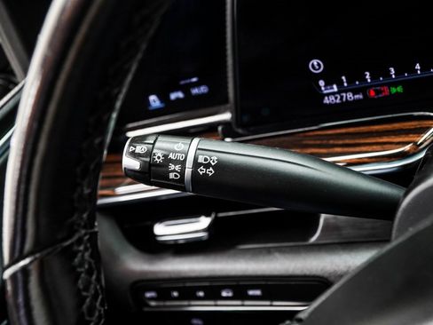 Used 2021 Cadillac Escalade Premium Luxury image 41