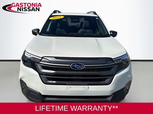 Used 2025 Subaru Forester Premium image 2