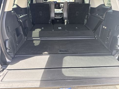 Used 2025 Ford Expedition Active AWD/4WD image 25