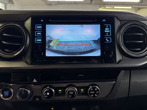 Used 2017 Toyota Tacoma TRD Sport image 16