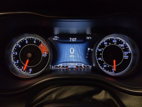 Used 2019 Jeep Cherokee Trailhawk image 23