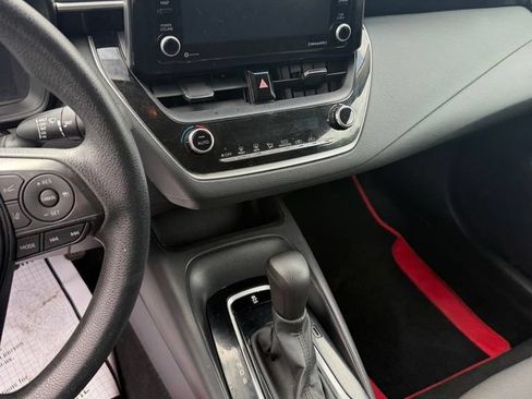 Used 2022 Toyota Corolla LE FWD image 16