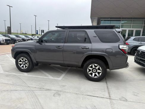 Used 2017 Toyota 4Runner TRD Off-Road Premium AWD/4WD image 7