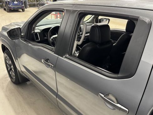 Used 2024 Nissan Frontier SL w/ Technology Package image 19